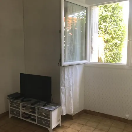 Le Pre Du Val Bed & Breakfast 3*