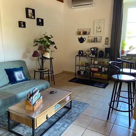 Le Pre Du Val 住宿加早餐酒店 3*