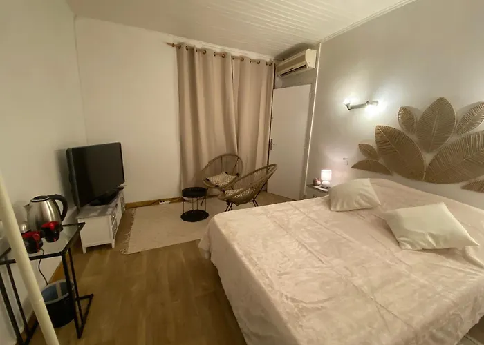 Le Pre Du Val Bed & Breakfast